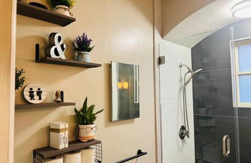 Walk to Dining Breweries and Shops Plus New Hot Tub - Foto 33