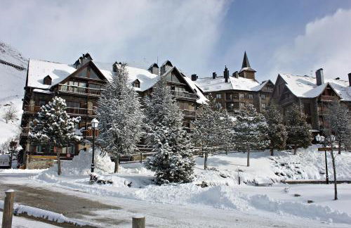 Baqueira Apartamentos Cota 1700 a pie de pistas - Foto 1
