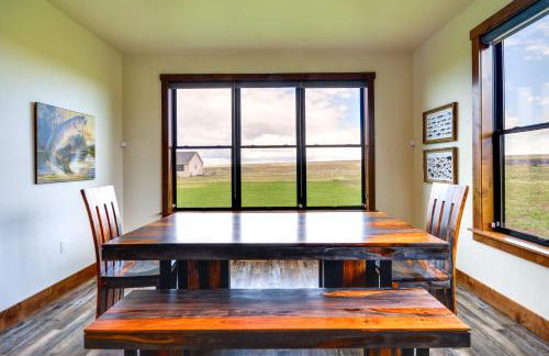 Sleek Red Lodge Home Rental with Private Hot Tub! - Foto 7