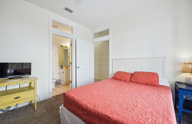 Just Beachy - 5 Bedroom Beach Front Home! Sleeps 20 Home by RedAwning - Foto 10