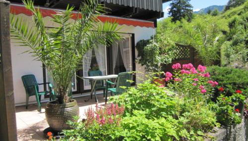 Komfort-Ferienhaus Alpspitz - Foto 5, Garden, Garden view, dishwasher, storage, Squash, locker, minibar, soundproof, shuttle, sunbed, Shopping Area, furniture, towels, trouser press, stove, pet friendly, room service, heating, toaster