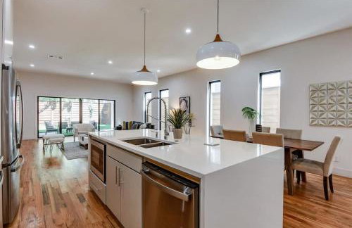 Uptown Modern with Private Patio & 1Gbps Wi-Fi - Foto 40