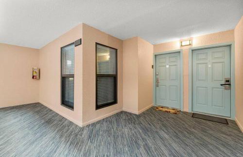 Snowbird rate! Heated pool, steps to private beach - Foto 9