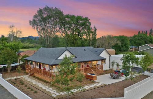 Completely Remodeled Farmhouse With Stunning Views Of Dry Creek Valley - Foto 1