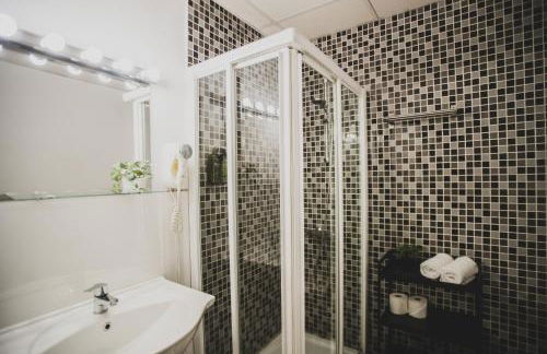 AZZ Sevilla Torre de la Plata Apartamentos - Photo 22