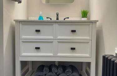 The Allen House - 3 Bedroom - 2 Full Bath - Private Gorgeous Apartment - Sleeps 8 - Foto 26