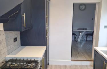 Modern 5 bedroom house with parking, London - Foto 7