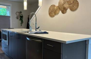 Haven at Greenbridge Close to Airport and Downtown - Foto 17