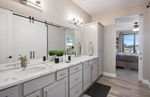 Lakefront Topsider Condo w/ Boat Slip, 2 Pools & Large Deck - Foto 43