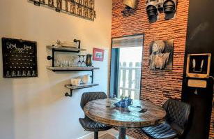 Cozy AF Gothic Rose Gallery - Foto 19