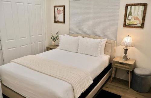 2 Masters, Newly renovated with new furnishings - 4BR 3BA - Photo 19