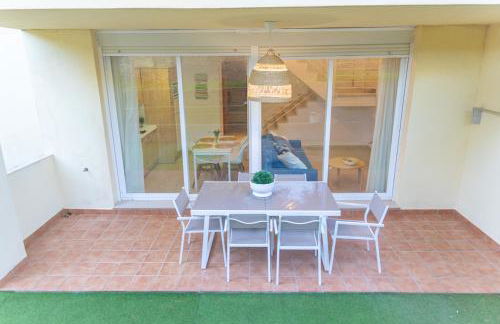 Adosado con Piscina, Garaje, Jardín y Playa - Foto 1