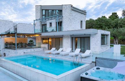 Alessandra Luxury Villas with Private Pools and Jacuzzi - Foto 1