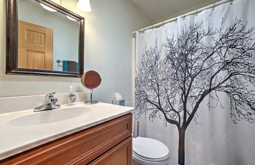 A Scenic View Lodge in Ozarks with Views and Hot Tub - Foto 17