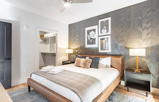 Prime Walkable Midtown Location Pool Gym Outlaw s Den by Avantstay - Foto 14