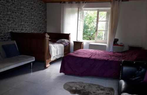 Maison plain pied, 2 chambres, longère typique , fraiche, dans bourg avec tous commerces - Foto 32