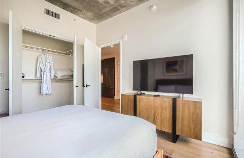Modern Downtown Condo - Rooftop pool - Top Amenities - Foto 13