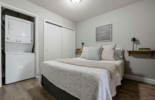 Fully Furnished 1st Floor 1 Bed 1 Bath Condo - Close To Shopping & Hwys North&South - Foto 3