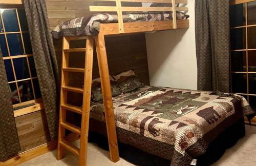 Cozy Vacation Rental for 10 with a Fire Pit in Jim Thorpe, Pennsylvania - Photo 50