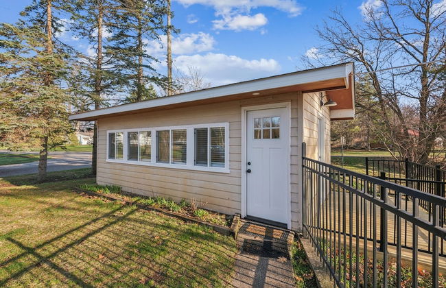 Cozy Lakefront Studio On Long Lake! Home by RedAwning - Foto 26