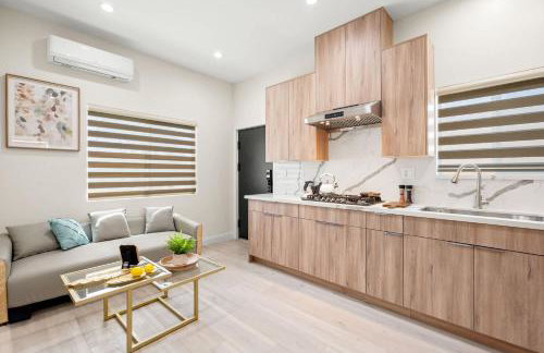 Cozy Modern Home w Full Kitchen & Parking - Foto 9