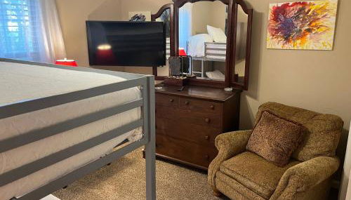 Classic City 3 bedroom 2 bath condo with deck close to UGA, Five Points, and Memorial Park in Athens - Photo 3