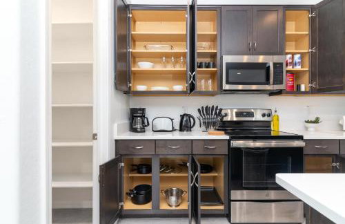 Stylish & Bright Gem ~ King/Queen Beds ~ Backyard! - Foto 11