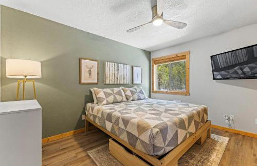 Grandmas Hideaway - walk to downtown, private hot tub, pet friendly with patio - Foto 19