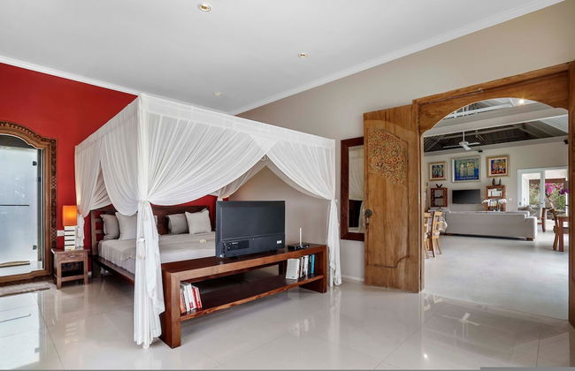 Villa Eden Roc by Alfred in Bali - Luxury Beachfront 3BR Villa With Infinity Pool Amed - Foto 7