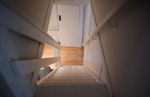 Lilly Lodge; nestled within the forest. - Foto 9