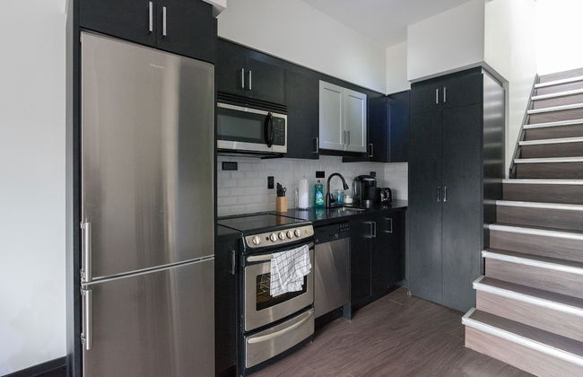 Applewood Suites - Queen West Studio - Photo 17