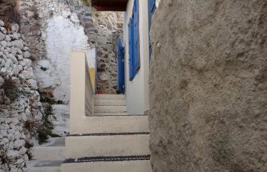 quiet stone house in Nisyros - Photo 4