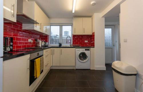 BrumStay UK® 5-Bed House Ideal for Long-Term Stays - Foto 26