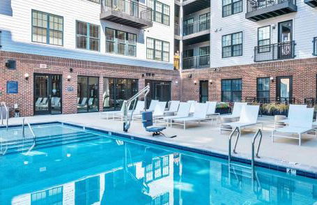 Two Story Penthouse, 2 Bedrooms with 2 and a half bathrooms, 2 Balconies, Skyline View, Pool - Foto 9