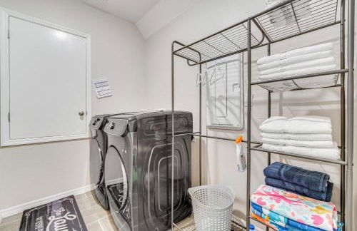 Relax, Play, Swim Luxe Haines City Home with Lanai! - Foto 23