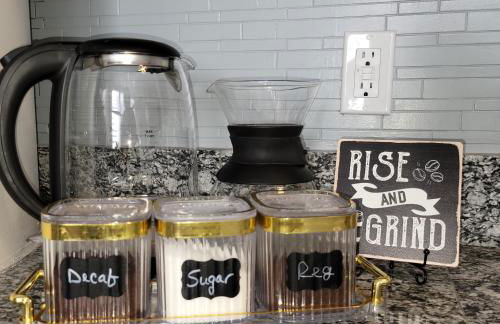 #3 Downtown Free Parking- Walk to Gainbridge, Lucas Oil, Conv Cntr - Foto 4