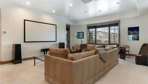 Private Hot Tub, Theater Room, Valet Parking and Ski & Boot Storage at Ritz Carlton - Foto 3