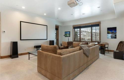 Private Hot Tub, Theater Room, Valet Parking and Ski & Boot Storage at Ritz Carlton - Foto 3