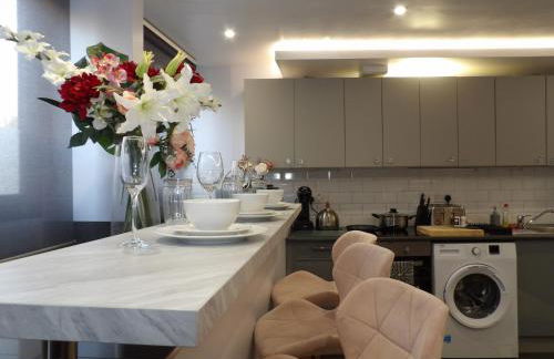 City Convenience, Calm Comfort-- A Stylish One-Bedroom Retreat Just 3 Stops from the Heart of the City - Foto 21