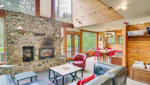 Riverfront Skykomish Cabin with Private Hot Tub! - Foto 5