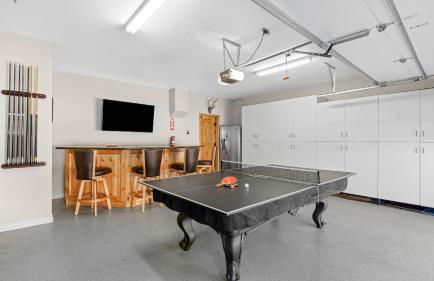 Hot Tub Fire Pit Game Room Amazing Deck Views Sky Canyon Lodge by AvantStay - Foto 34