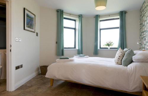 The Hexagon, wow what a location, views over the Essex marshes and sea - Foto 15