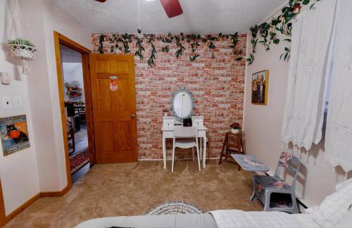 WOW!! Ultimate Pocono Retreat Hot Tub, Game Room, Fire Pit, Near Lakes & Hiking! - Foto 26