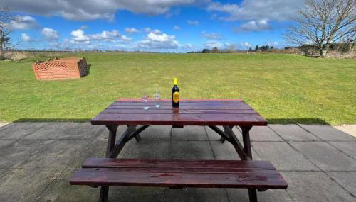 Berryhill East Steading - 3 bedroom 2 bathroom self-catering - sleeps 6 - Private off-road parking - Yard & Shed - Suit Contractors - Peterhead 1 mile - Newly Refurbished - Underfloor Heating - Drying Room - Golf Driving Range - Cafe - Extensive Footpaths - Foto 5