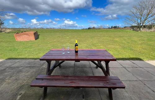 Berryhill East Steading - 3 bedroom 2 bathroom self-catering - sleeps 6 - Private off-road parking - Yard & Shed - Suit Contractors - Peterhead 1 mile - Newly Refurbished - Underfloor Heating - Drying Room - Golf Driving Range - Cafe - Extensive Footpaths - Foto 5