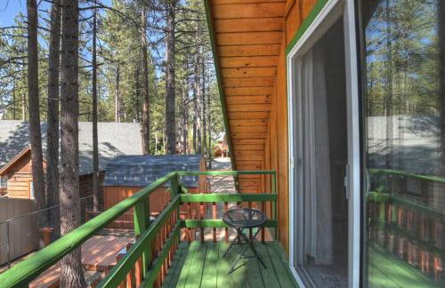 Bear Country Retreat, Fawnskin Near the Lake - Foto 14