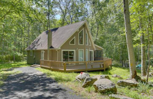 Pools, Hot Tub and More Bushkill Mountain Getaway! - Photo 25