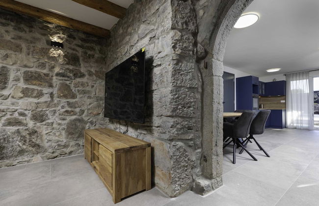 Luxury Krk Villa With Private Pool and Gardens - Photo 14