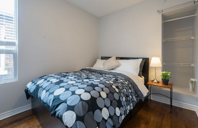 Applewood Suites - 4 BDRM King West - Photo 17