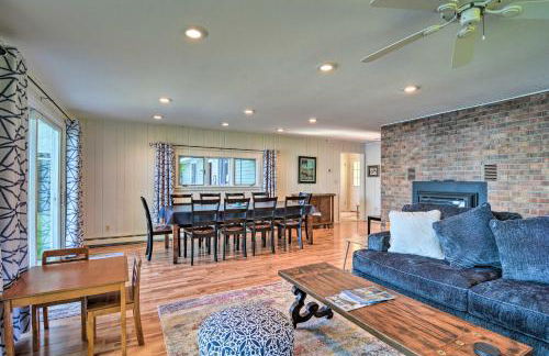 Lakefront Bellaire Getaway with Kayaks, Dock and Grill - Foto 7